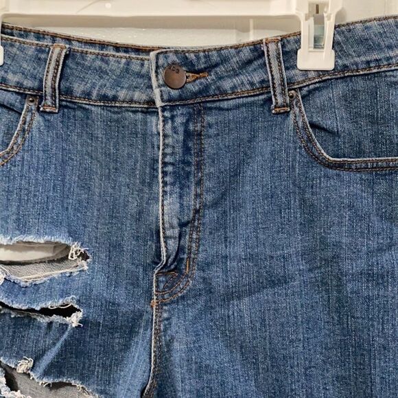 BDG High Rise Distressed Jean Shorts size 32 - Picture 3 of 7